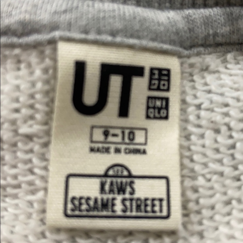 Uniqlo Sweatshirt - Sesame Street by Kaws - Picture 6 of 7